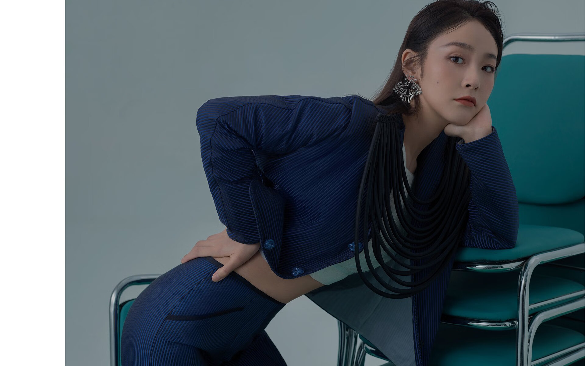 2026 世界杯倒计时:中国驻美大使馆发布球迷赴美观赛证件办理重要提醒。